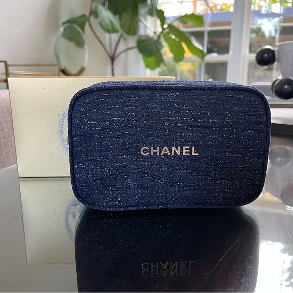 NWT Chanel Holiday Eye Makeup Set - Picture 4 of 4